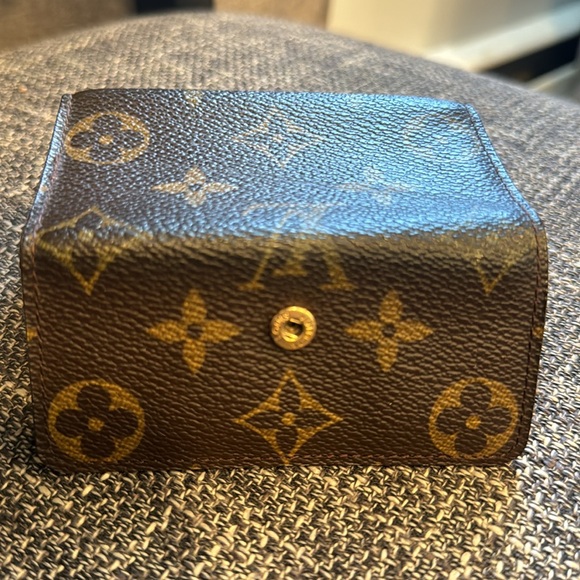 Pre owned Authentic Louis Vuitton 4 Key Holder - Picture 2 of 9